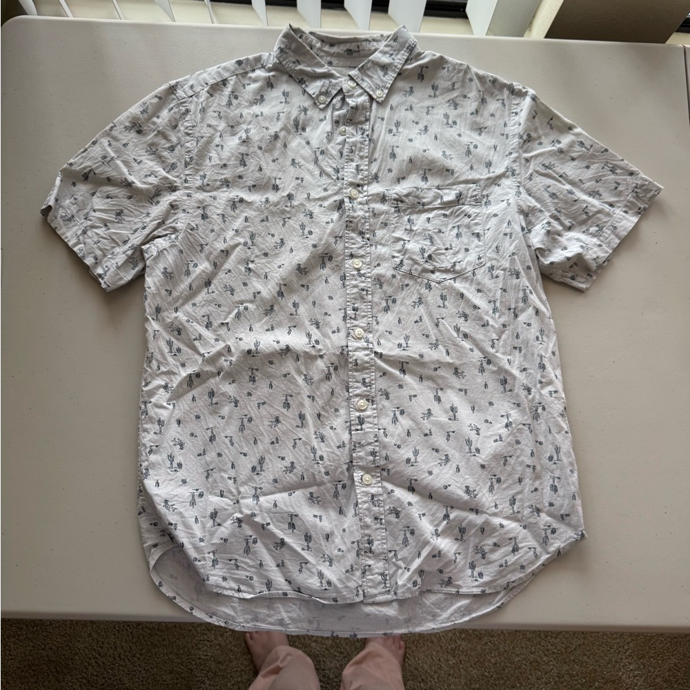 Old Navy Grey Cactus Short Sleeve Button Down Shirt